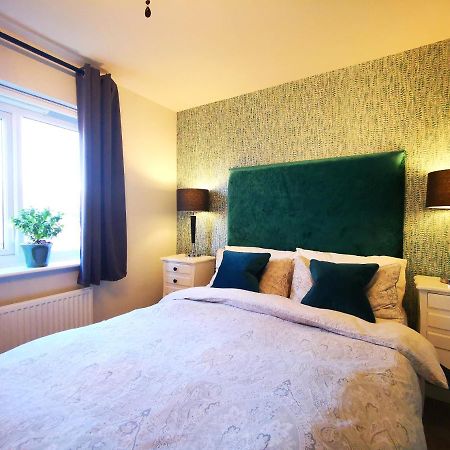 The Lawnswood - Central Manchester Holiday Home With Free Parking Ngoại thất bức ảnh