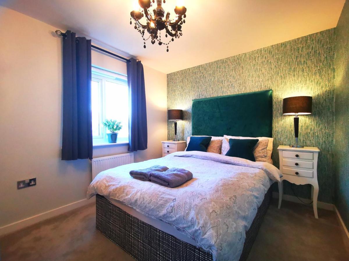 The Lawnswood - Central Manchester Holiday Home With Free Parking Ngoại thất bức ảnh