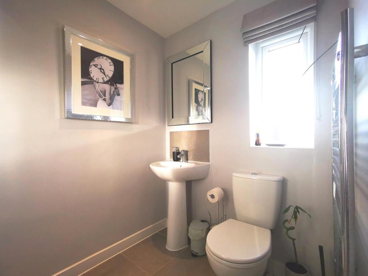 The Lawnswood - Central Manchester Holiday Home With Free Parking Ngoại thất bức ảnh