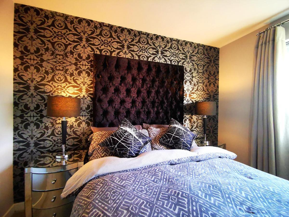 The Lawnswood - Central Manchester Holiday Home With Free Parking Ngoại thất bức ảnh
