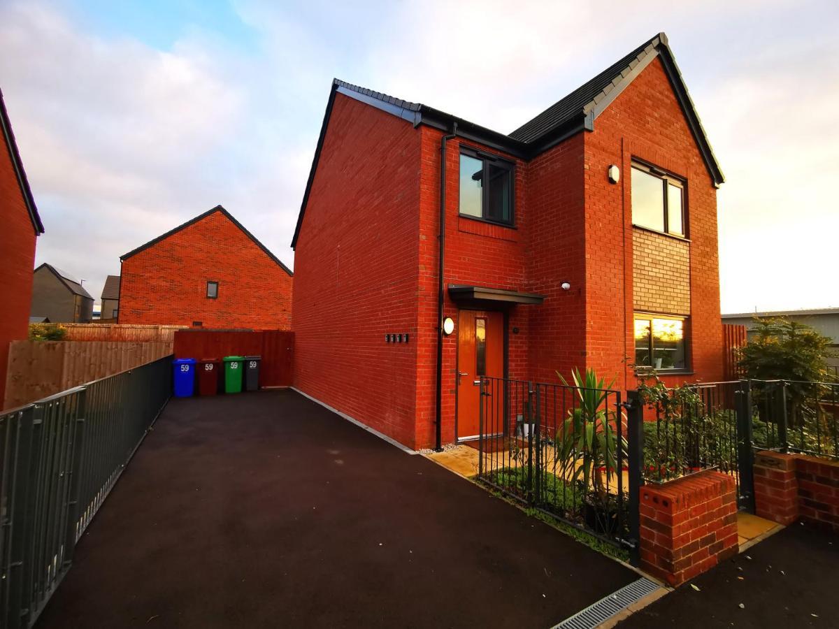 The Lawnswood - Central Manchester Holiday Home With Free Parking Ngoại thất bức ảnh