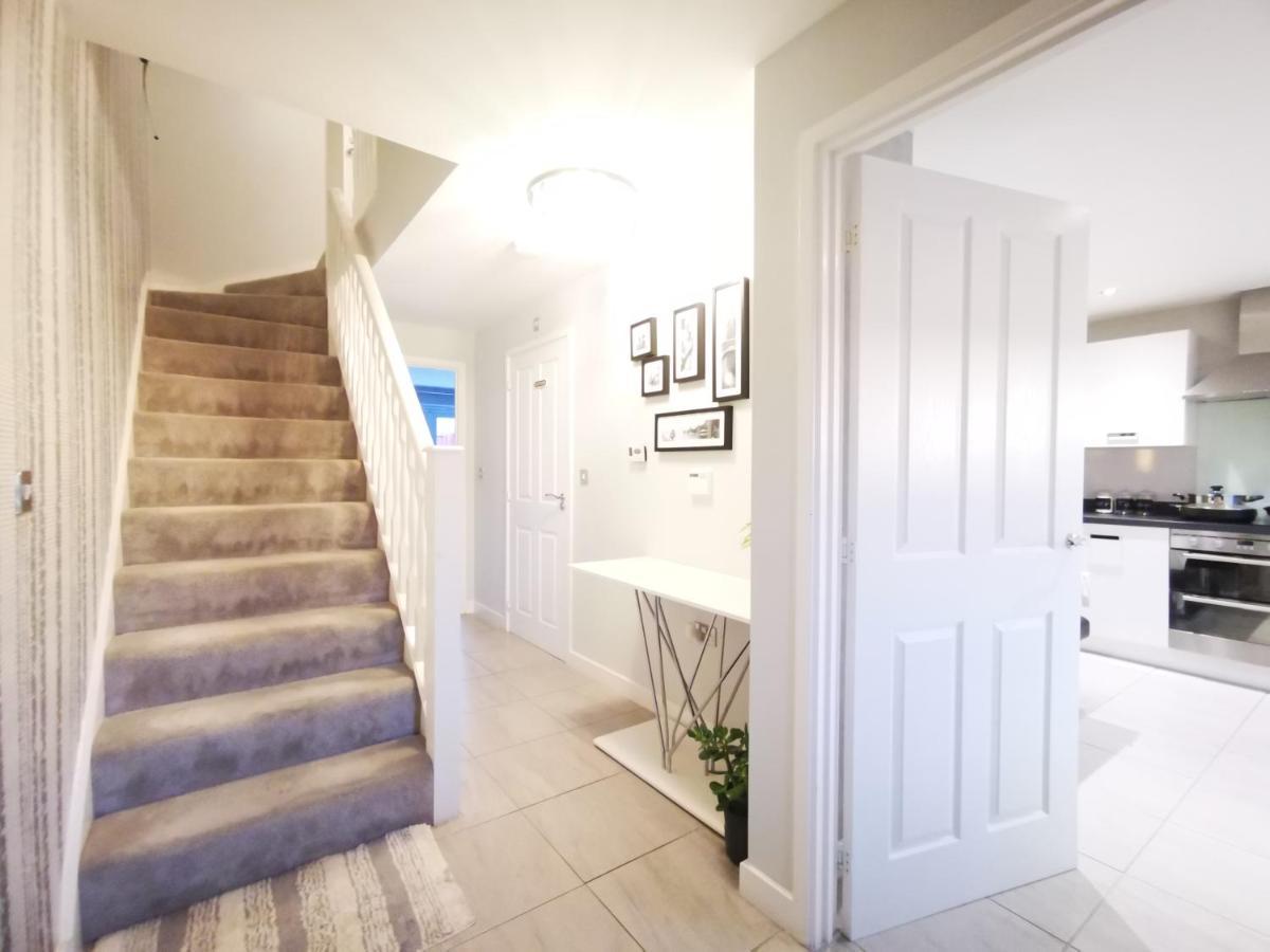 The Lawnswood - Central Manchester Holiday Home With Free Parking Ngoại thất bức ảnh