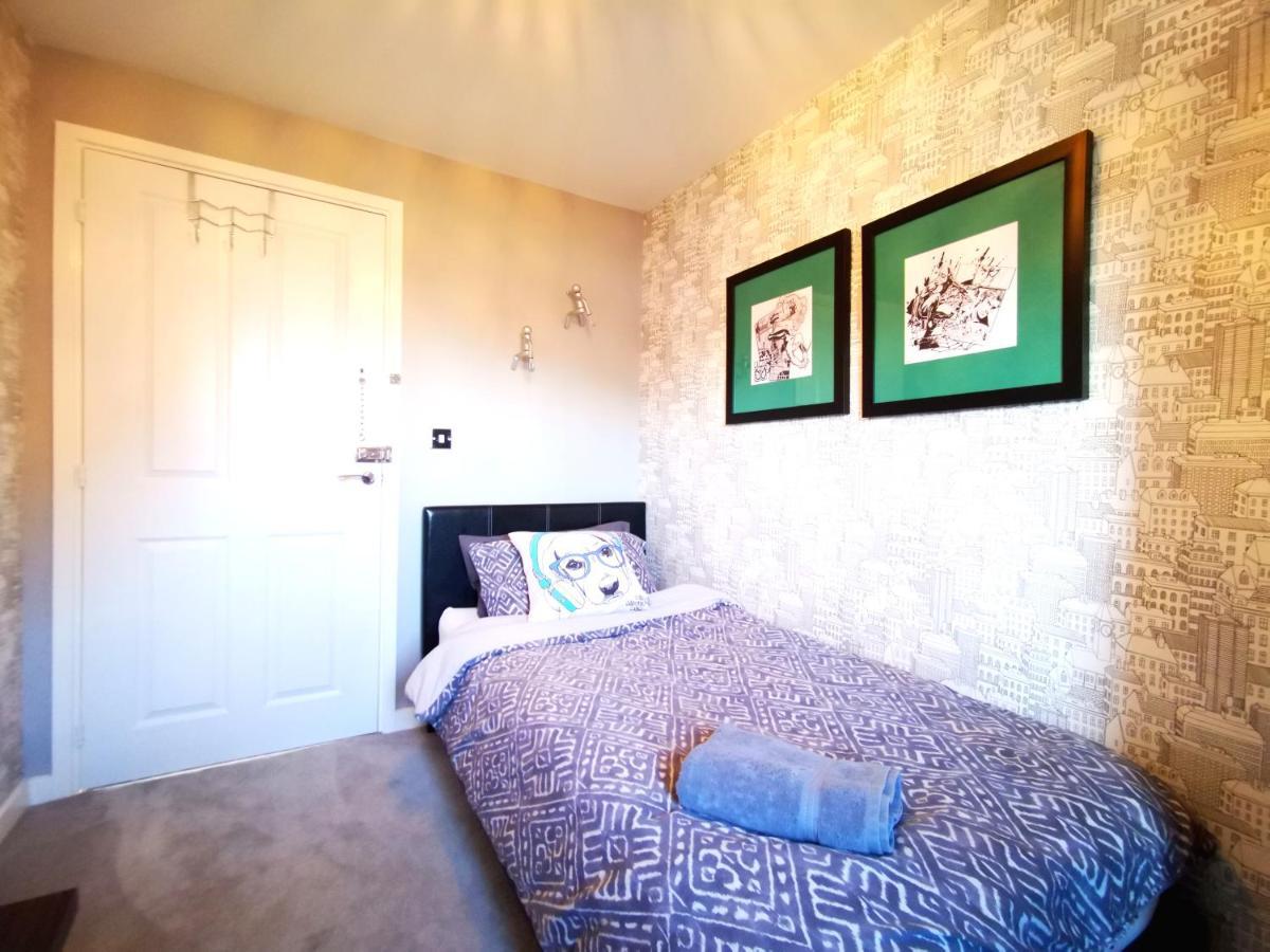 The Lawnswood - Central Manchester Holiday Home With Free Parking Ngoại thất bức ảnh