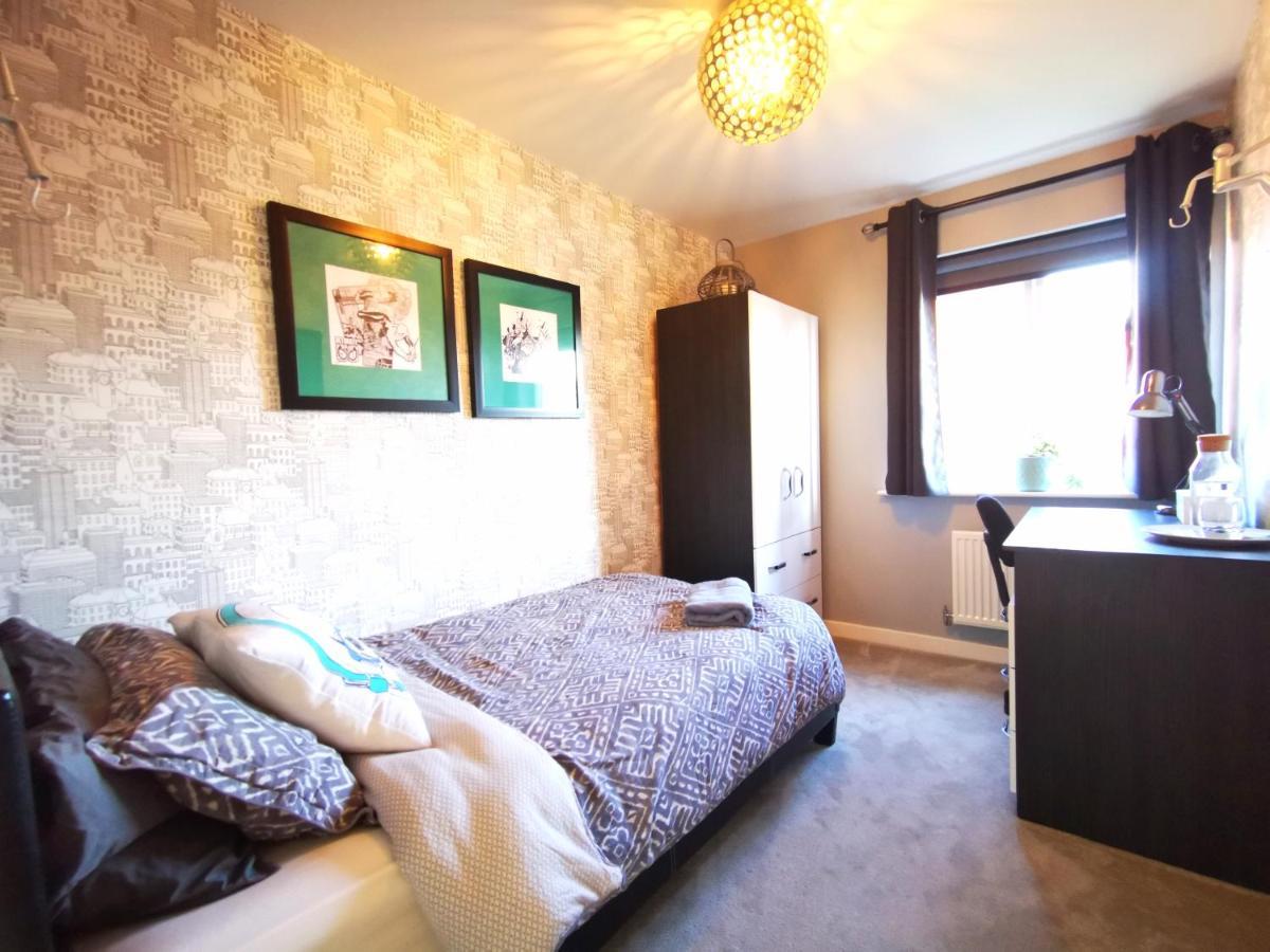 The Lawnswood - Central Manchester Holiday Home With Free Parking Ngoại thất bức ảnh