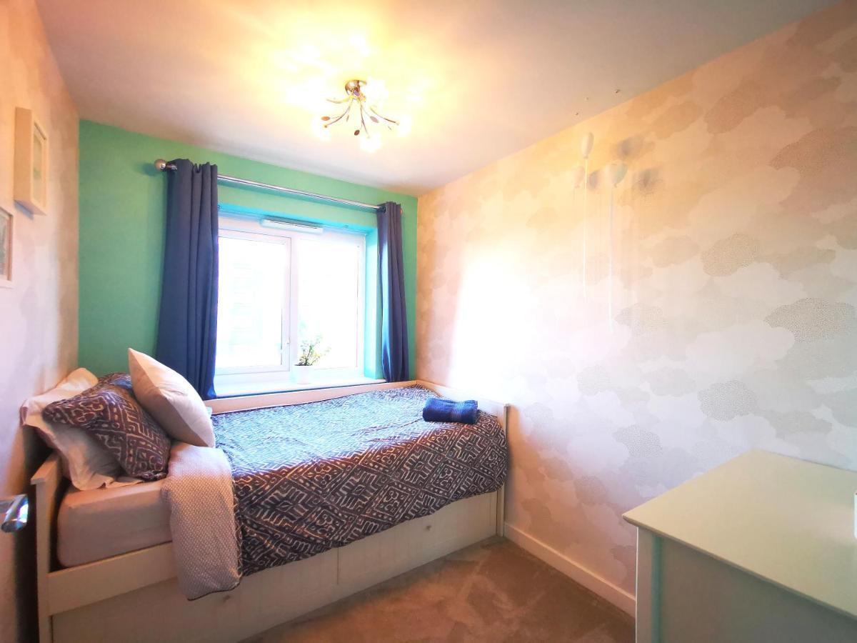 The Lawnswood - Central Manchester Holiday Home With Free Parking Ngoại thất bức ảnh