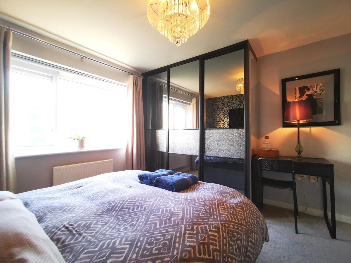 The Lawnswood - Central Manchester Holiday Home With Free Parking Ngoại thất bức ảnh