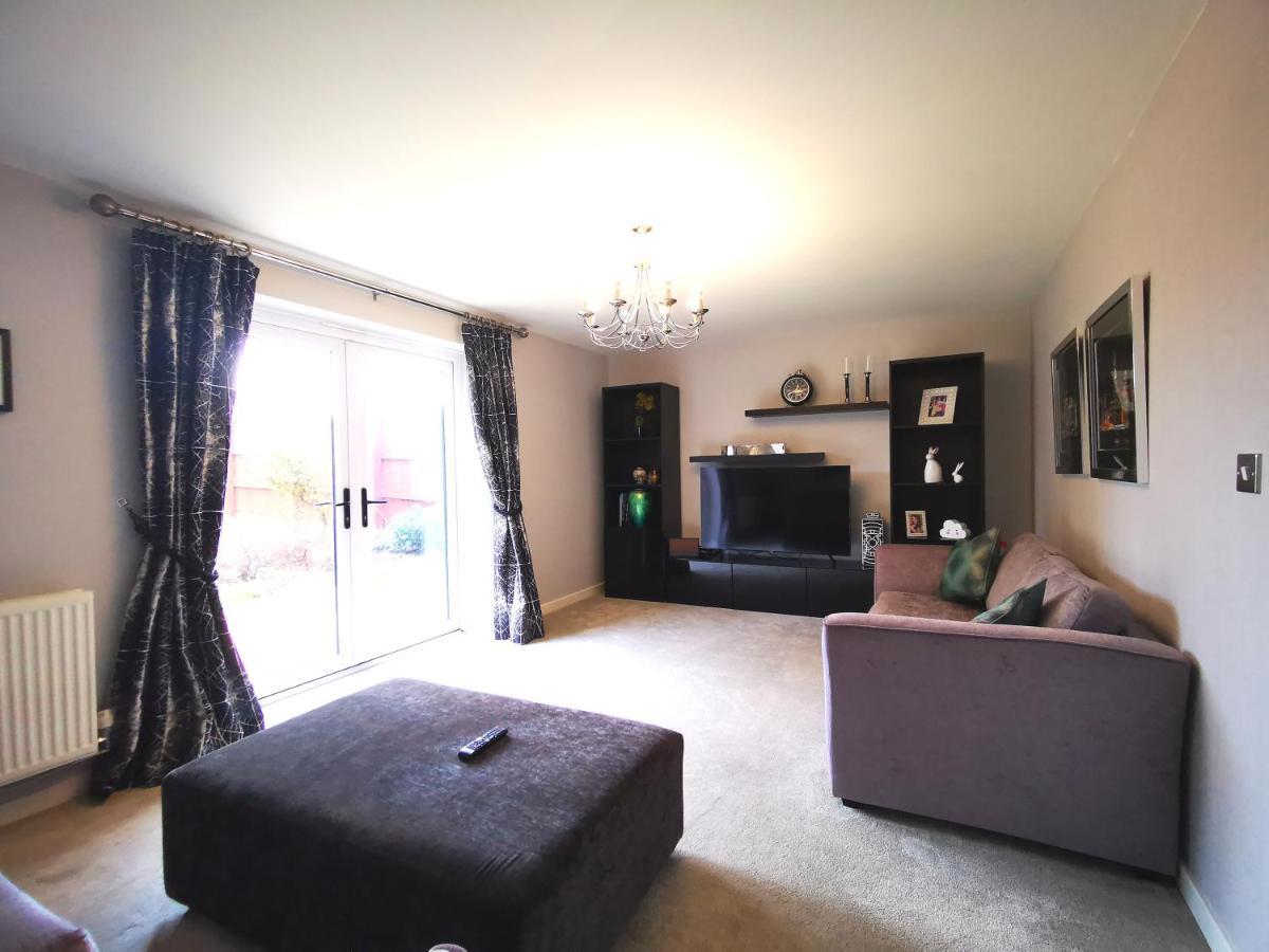 The Lawnswood - Central Manchester Holiday Home With Free Parking Ngoại thất bức ảnh