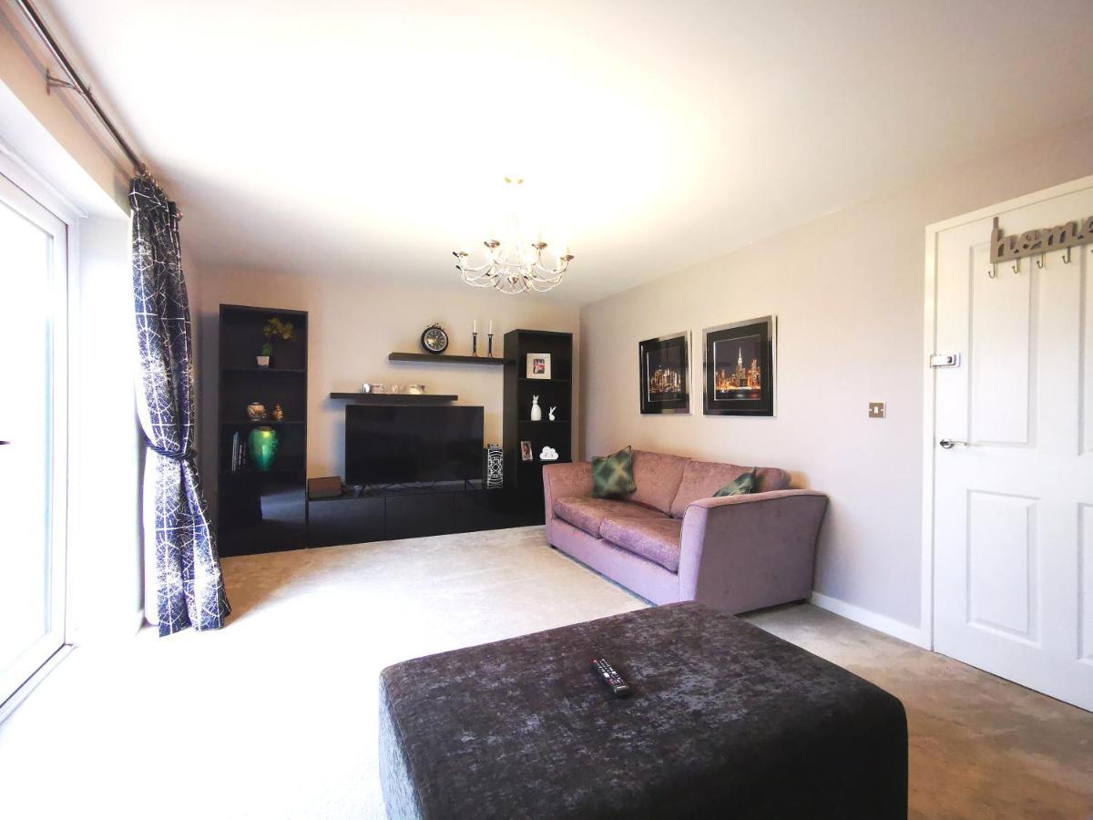 The Lawnswood - Central Manchester Holiday Home With Free Parking Ngoại thất bức ảnh